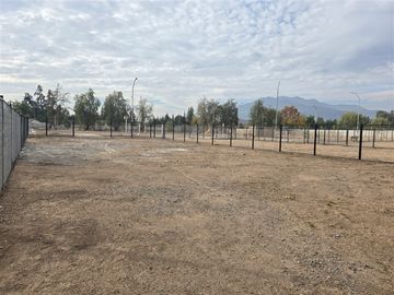 Sitio en Venta en Condominio Los Almendros / Ramon Subercaseaux 1200
