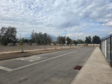 Sitio en Venta en Condominio Los Almendros / Ramon Subercaseaux 1200