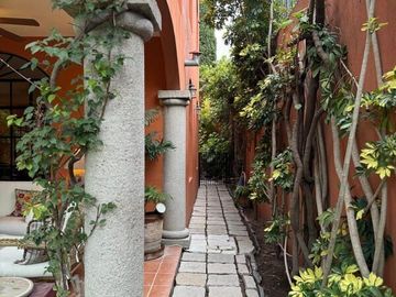 En Venta Casa con Casita Independiente y Rooftop en San Miguel de Allende