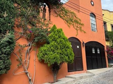 En Venta Casa con Casita Independiente y Rooftop en San Miguel de Allende