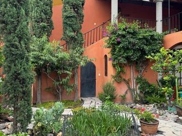 En Venta Casa con Casita Independiente y Rooftop en San Miguel de Allende