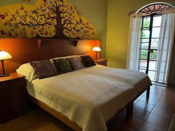En Venta Casa con Casita Independiente y Rooftop en San Miguel de Allende