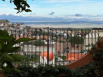 En Venta Casa con Casita Independiente y Rooftop en San Miguel de Allende