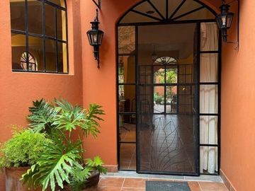 En Venta Casa con Casita Independiente y Rooftop en San Miguel de Allende