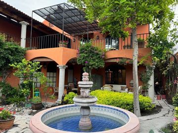 En Venta Casa con Casita Independiente y Rooftop en San Miguel de Allende