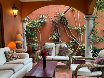 En Venta Casa con Casita Independiente y Rooftop en San Miguel de Allende