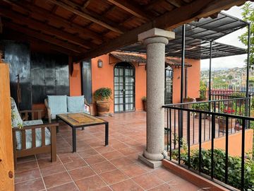 En Venta Casa con Casita Independiente y Rooftop en San Miguel de Allende