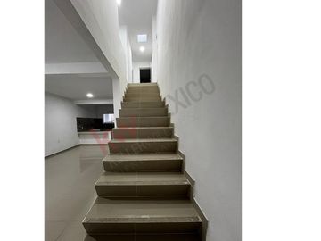 Casa Nueva en venta en fraccionamiento Sabines cercana a una de las principales vías de comunicación de la ciudad.