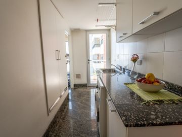 5 ambientes y dependencia 2 cocheras Caballito