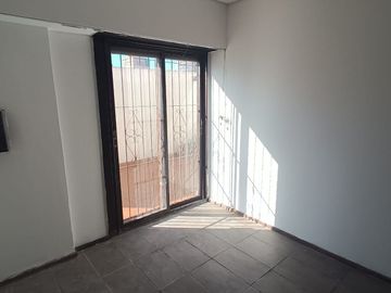 Venta depto 3 amb + cochera. balcon+patio. Flores