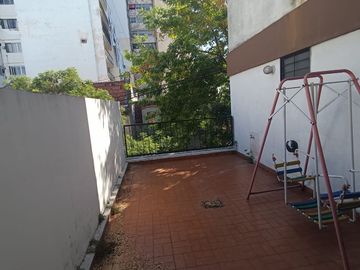 Venta depto 3 amb + cochera. balcon+patio. Flores