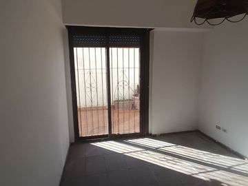 Venta depto 3 amb + cochera. balcon+patio. Flores