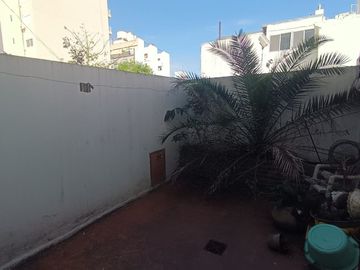 Venta depto 3 amb + cochera. balcon+patio. Flores