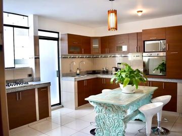 CALLE JUAN DE LA FUENTE 320 - MIRAFLORES - ENTRE AV. BENAVIDES CDRA 10 Y PARQUE EL REDUCTOto en Mira