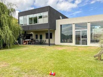 Casa de diseño en Venta Lago San Benito Villanueva