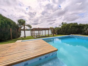 Casa de diseño en Venta Lago San Benito Villanueva