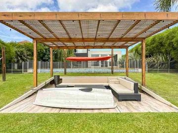Casa de diseño en Venta Lago San Benito Villanueva