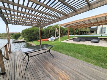 Casa de diseño en Venta Lago San Benito Villanueva