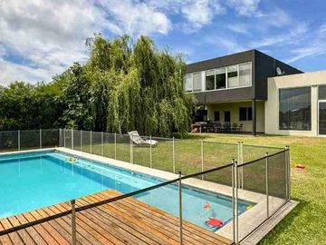 Casa de diseño en Venta Lago San Benito Villanueva