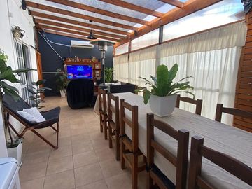 Casa en buenas condiciones, Berazategui,  centro