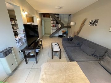 VENTA TRIPLEX 3 DORM A MTS DE NVA CBA - CRÉDITO