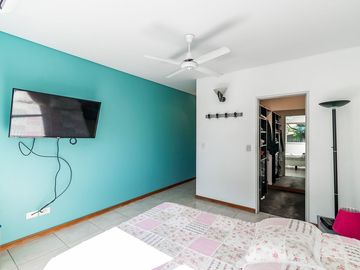 VENTA CASA TRIPLEX 6 AMB. EN V.URQUIZA CON COCHERA