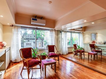 VENTA CASA TRIPLEX 6 AMB. EN V.URQUIZA CON COCHERA