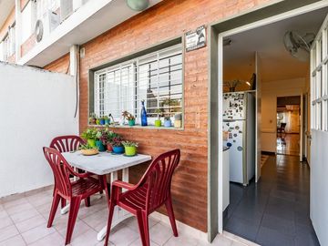 VENTA CASA TRIPLEX 6 AMB. EN V.URQUIZA CON COCHERA