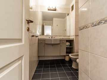 VENTA CASA TRIPLEX 6 AMB. EN V.URQUIZA CON COCHERA