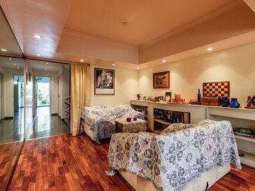 VENTA CASA TRIPLEX 6 AMB. EN V.URQUIZA CON COCHERA
