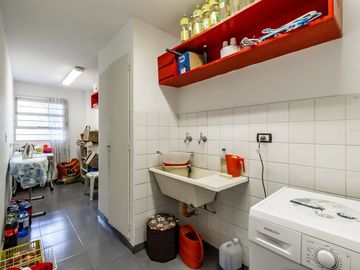 VENTA CASA TRIPLEX 6 AMB. EN V.URQUIZA CON COCHERA