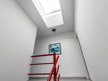 VENTA CASA TRIPLEX 6 AMB. EN V.URQUIZA CON COCHERA