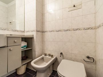 VENTA CASA TRIPLEX 6 AMB. EN V.URQUIZA CON COCHERA