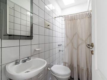 VENTA CASA TRIPLEX 6 AMB. EN V.URQUIZA CON COCHERA