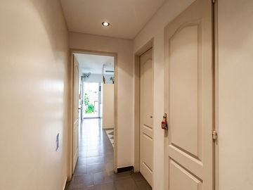 VENTA CASA TRIPLEX 6 AMB. EN V.URQUIZA CON COCHERA