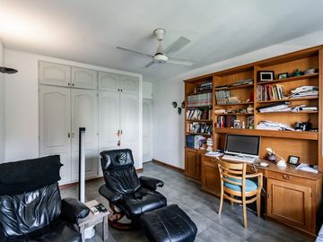 VENTA CASA TRIPLEX 6 AMB. EN V.URQUIZA CON COCHERA