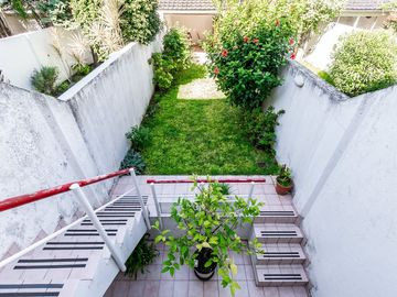VENTA CASA TRIPLEX 6 AMB. EN V.URQUIZA CON COCHERA