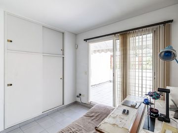 VENTA CASA TRIPLEX 6 AMB. EN V.URQUIZA CON COCHERA