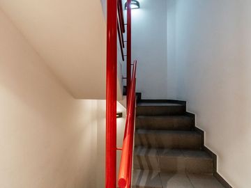 VENTA CASA TRIPLEX 6 AMB. EN V.URQUIZA CON COCHERA