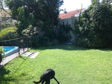 OPORTUNIDAD!! HERMOSO CHALET DE 650m2 LOTE DE 10X65 EN ITUZAINGÃ NORTE PARQUIZADO CON 3 COCHERAS Y QUINCHO