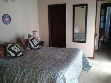 OPORTUNIDAD!! HERMOSO CHALET DE 650m2 LOTE DE 10X65 EN ITUZAINGÃ NORTE PARQUIZADO CON 3 COCHERAS Y QUINCHO