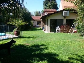 OPORTUNIDAD!! HERMOSO CHALET DE 650m2 LOTE DE 10X65 EN ITUZAINGÃ NORTE PARQUIZADO CON 3 COCHERAS Y QUINCHO