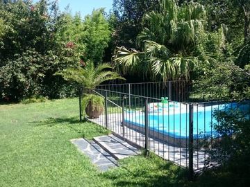 OPORTUNIDAD!! HERMOSO CHALET DE 650m2 LOTE DE 10X65 EN ITUZAINGÃ NORTE PARQUIZADO CON 3 COCHERAS Y QUINCHO