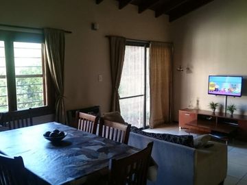 OPORTUNIDAD!! HERMOSO CHALET DE 650m2 LOTE DE 10X65 EN ITUZAINGÃ NORTE PARQUIZADO CON 3 COCHERAS Y QUINCHO