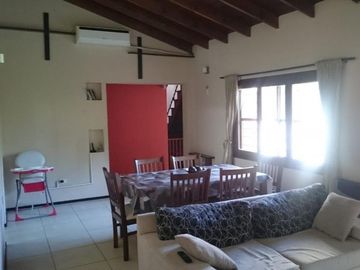 OPORTUNIDAD!! HERMOSO CHALET DE 650m2 LOTE DE 10X65 EN ITUZAINGÃ NORTE PARQUIZADO CON 3 COCHERAS Y QUINCHO
