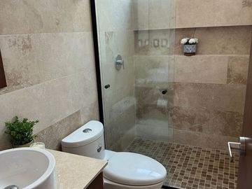 Renta Hermosa Residencia en Privada Yucatan Country Club