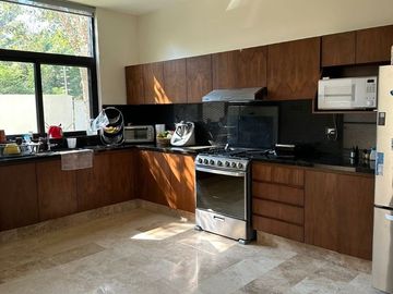 Renta Hermosa Residencia en Privada Yucatan Country Club