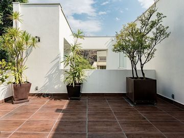 VENTA CASA EN LOMAS DE CHAPULTEPEC REMODELADA, VISTA ESPECTACULAR