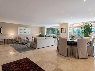 VENTA CASA EN LOMAS DE CHAPULTEPEC REMODELADA, VISTA ESPECTACULAR