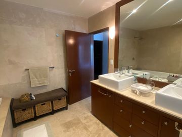 VENTA CASA EN LOMAS DE CHAPULTEPEC REMODELADA, VISTA ESPECTACULAR